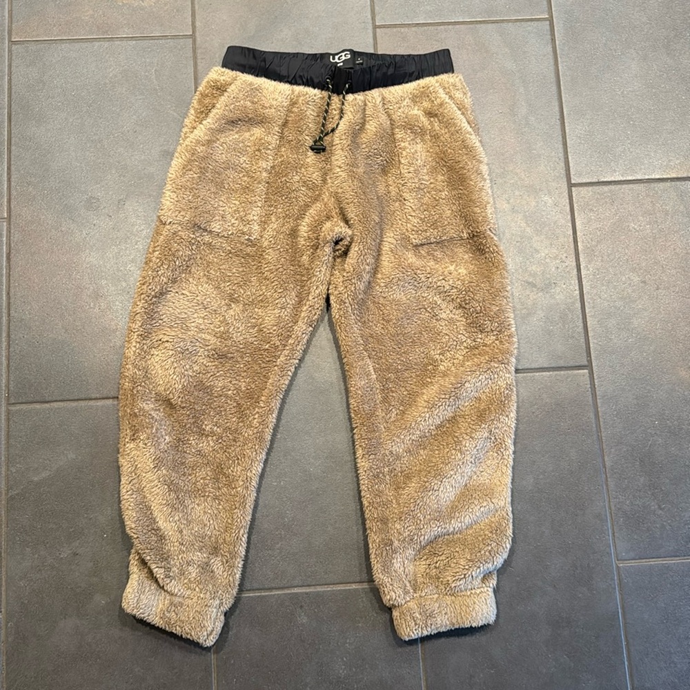 Cozy, fuzzy Uggs sweatpants